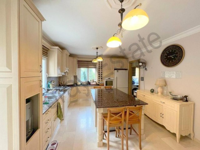 4+1 Villa for Sale in Kyrenia Edremit Region
