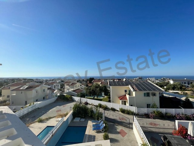 Girne Alsancak Bölgesinde Satılık 3+1 İkiz Villa 