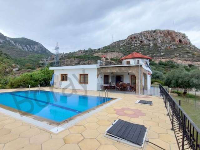 Detached house on 1 decare, 1 evlek, 1475 square meters of land (1810 m2) in Kyrenia Cıklos region