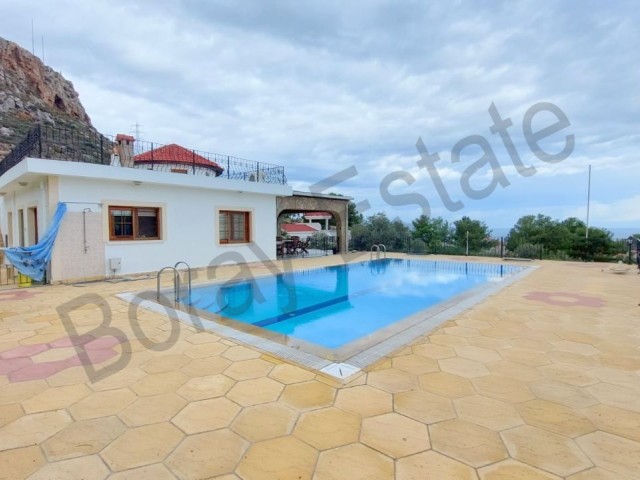 Detached house on 1 decare, 1 evlek, 1475 square meters of land (1810 m2) in Kyrenia Cıklos region