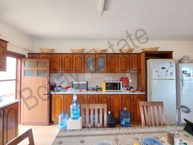 Detached house on 1 decare, 1 evlek, 1475 square meters of land (1810 m2) in Kyrenia Cıklos region