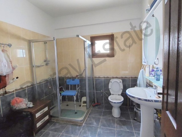 Detached house on 1 decare, 1 evlek, 1475 square meters of land (1810 m2) in Kyrenia Cıklos region