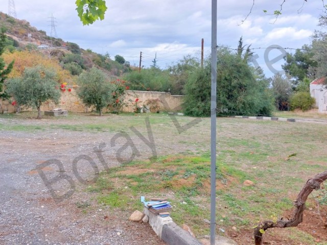 Detached house on 1 decare, 1 evlek, 1475 square meters of land (1810 m2) in Kyrenia Cıklos region