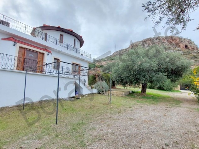 Detached house on 1 decare, 1 evlek, 1475 square meters of land (1810 m2) in Kyrenia Cıklos region