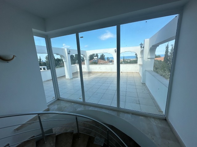 4+1 luxury villa for sale in Kyrenia Ozanköy region  £489,000-… Turkish title deed