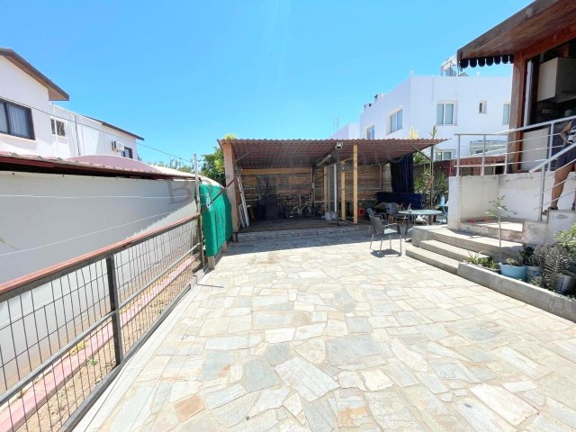 Ground floor, 2+1 spacious flaat with garden for sale in Alsancak , Escape beach area