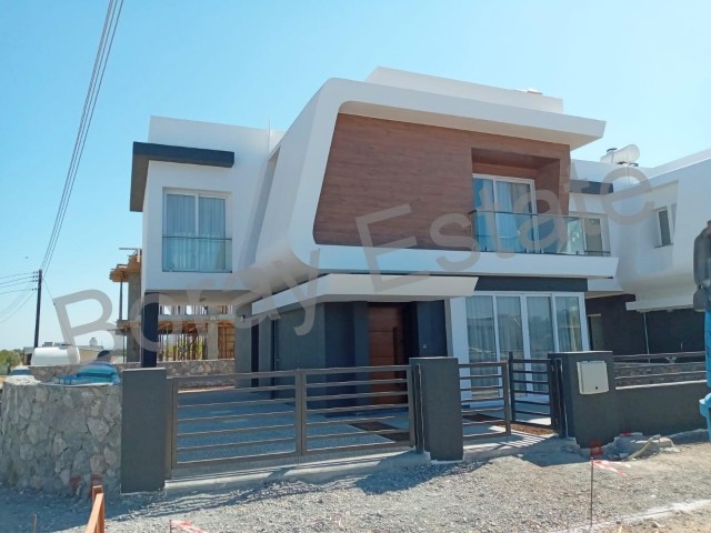 3+1 villas for sale in Kyrenia-Karsiyaka, 300m from the sea