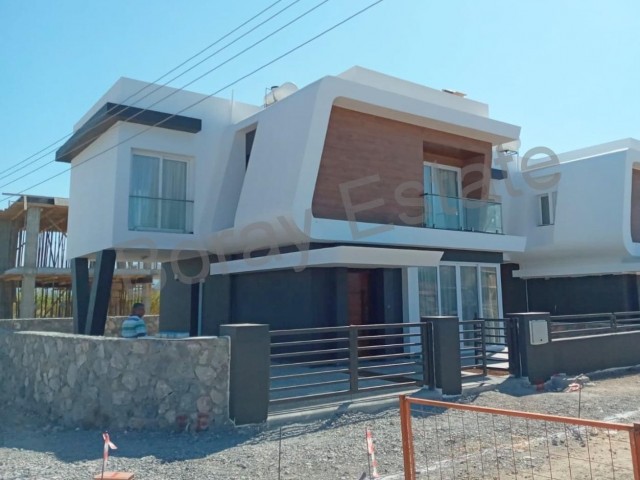 3+1 villas for sale in Kyrenia-Karsiyaka, 300m from the sea