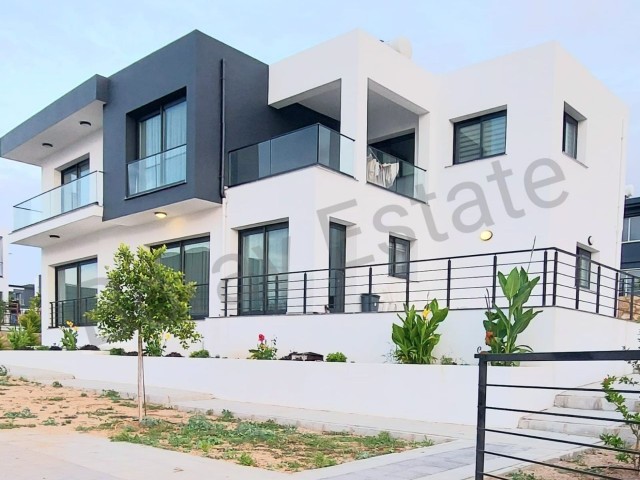 Girne Çatalköy bölgesinde satılık 4+1 full eşyalı yeni villa