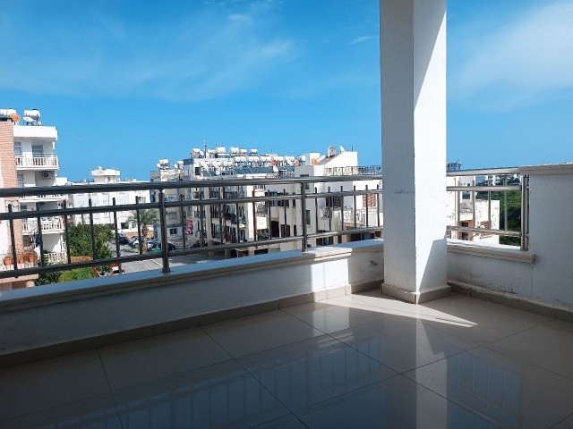 Spacious 3-bedroom apartment near the sea in the center of Kyrenia