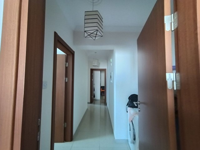 Geräumiges Apartment mit 3 Schlafzimmern in Meeresnähe im Zentrum von Kyrenia