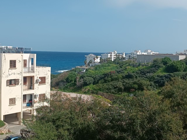 Spacious 3-bedroom apartment near the sea in the center of Kyrenia