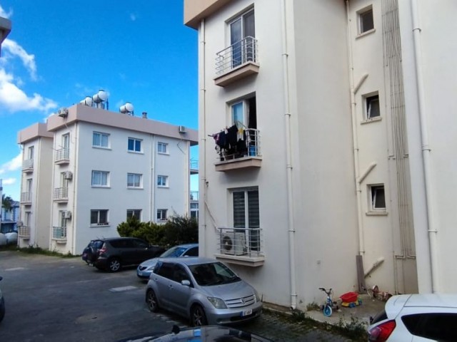 3+1 moderne Wohnung in der Gegend von Alsancak, in der Nähe aller Annehmlichkeiten