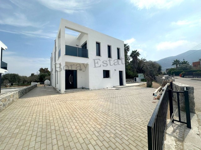 Girne Ozanköy Bölgesinde Havuzlu 4+1 Lüks Villa