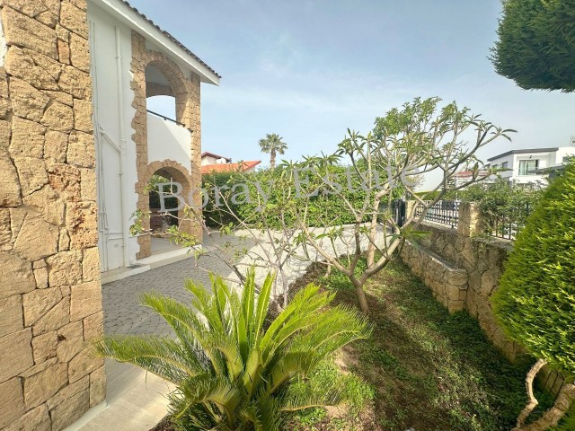 3+1 Villa on 1 Decare of Evlek Land in Kyrenia Alsancak