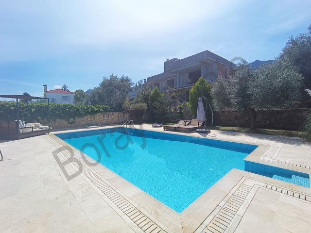 4+1 Luxusvilla mit Pool zum Verkauf in Edremit, Kyrenia