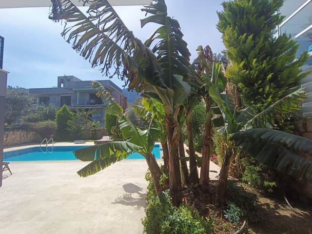 4+1 Luxusvilla mit Pool zum Verkauf in Edremit, Kyrenia
