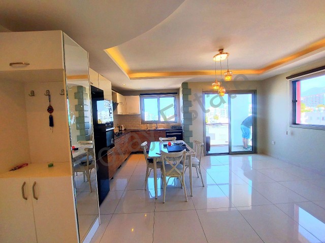 Beautiful 5-year-old 2+1 flat for sale in Kyrenia Center