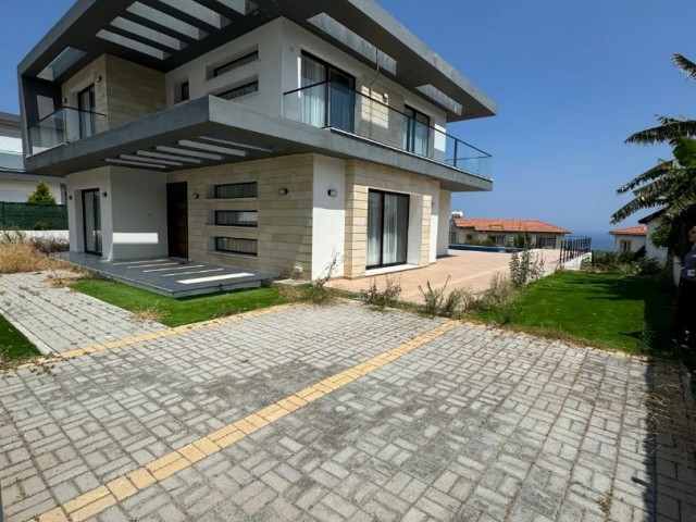 4+1 sea view villa with pool for rent in Edremit region