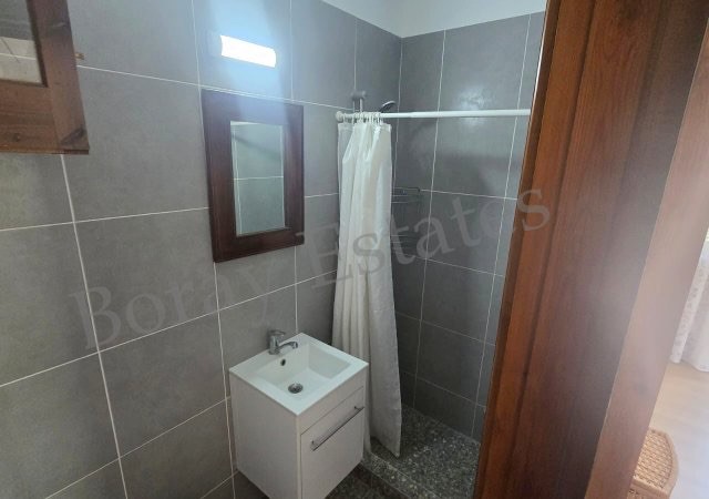 Dag ve deniz manzarali, 750m2 arazi icinde 3+1 havuzlu villa