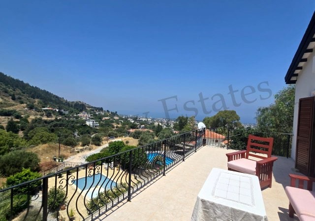 3+1 Villa with Pool on 750m2 Land with Magnificent Sea and Mountain View in Alsancak