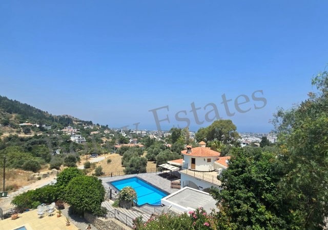 3+1 Villa with Pool on 750m2 Land with Magnificent Sea and Mountain View in Alsancak