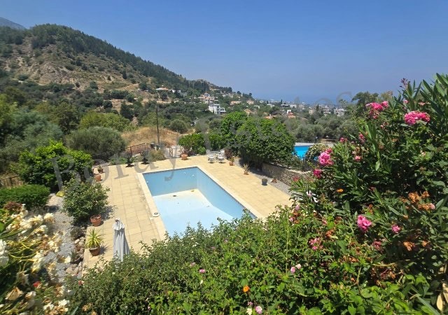 3+1 Villa with Pool on 750m2 Land with Magnificent Sea and Mountain View in Alsancak