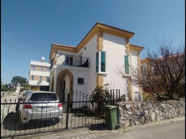 Villa Zum Verkauf In Kyrenia Alsancak ** 