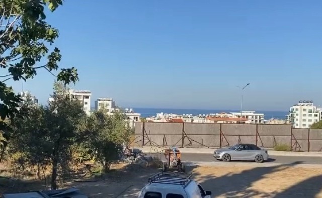 Girne Merkez'de Anayol Cepheli Satılık Arsa