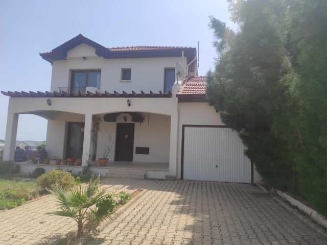 Girne Alsancak'ta Kiralık Villa