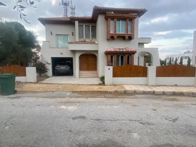 Villa zum Verkauf in Kyrenia Karaoglanoglu ** 