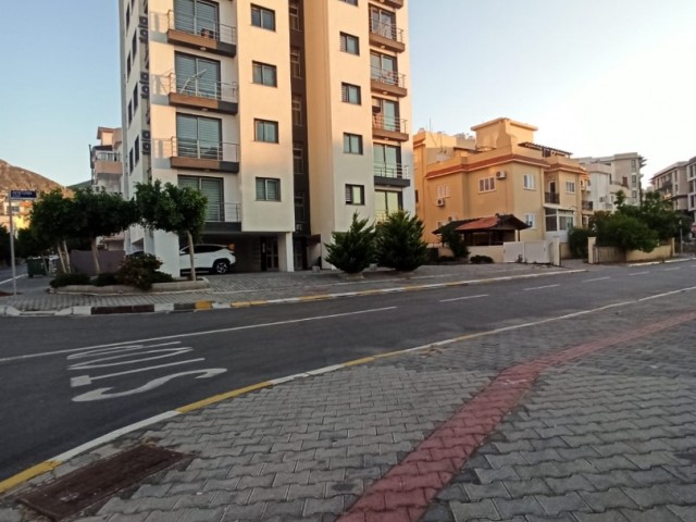 Komplette Gebäude zum Verkauf in Kyrenia Zentrum ** 