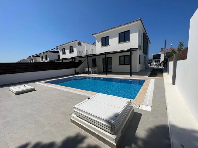 Girne Edremit'te Satılık İkiz Villa