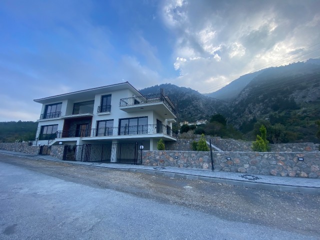 Girne Ilgaz'da Satılık 4+1 Villa