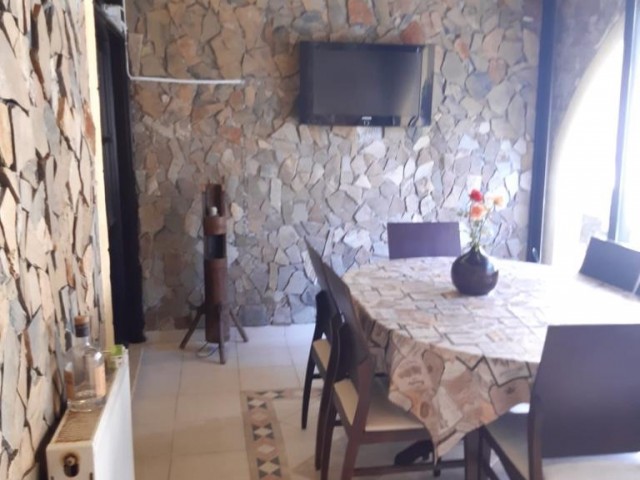 Girne Alsancak'ta Kiralık 5+1 Villa