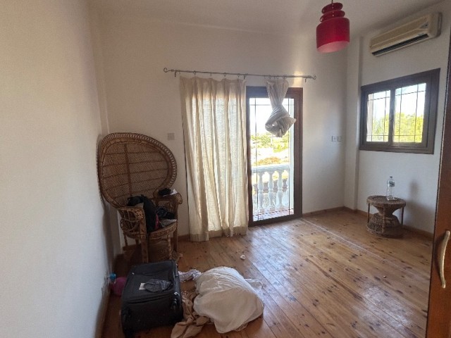 Girne Alsancak'ta Satılık 4+1 Villa