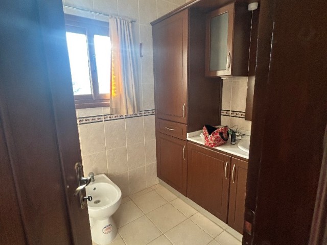 Girne Alsancak'ta Satılık 4+1 Villa