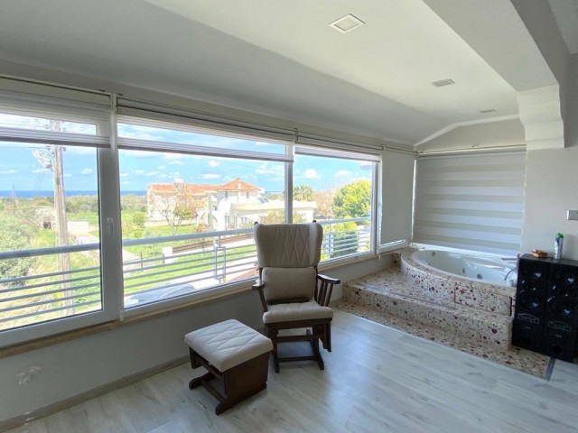 Girne Alsancak'ta Satılık 3+1 Villa