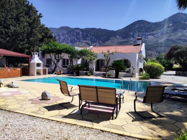 Villa zum Verkauf in Kyrenia Lapta