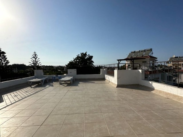 2+1 Penthouse mit Meer- und Bergblick