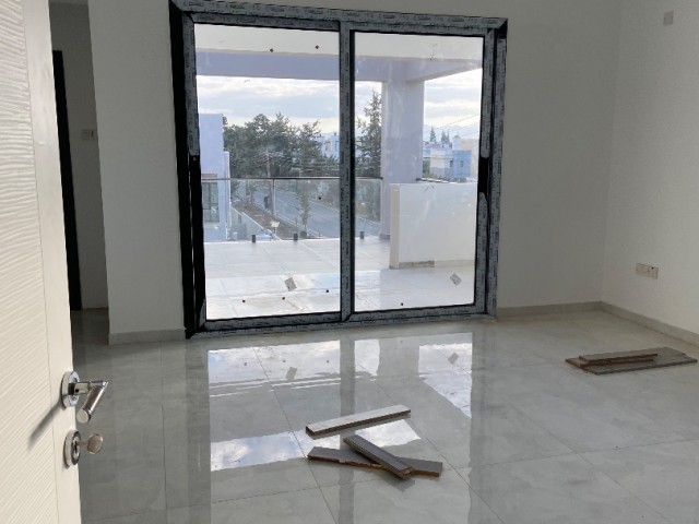 Bogazda satılık dükkan üstü 2+1 115m2 daireler