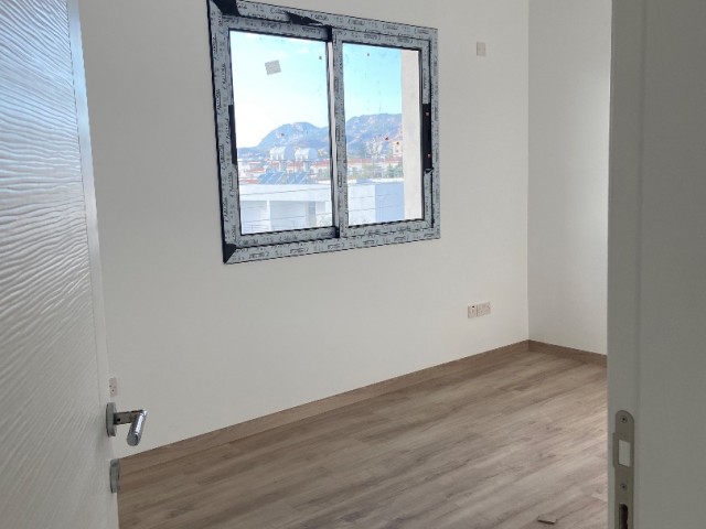 Bogazda satılık dükkan üstü 2+1 115m2 daireler