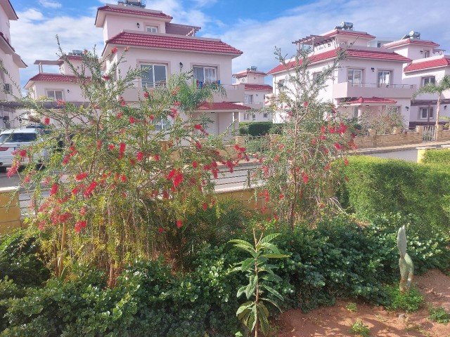 Maisonette-Villa mit 3 Schlafzimmern in einer stilvollen und schönen Gegend