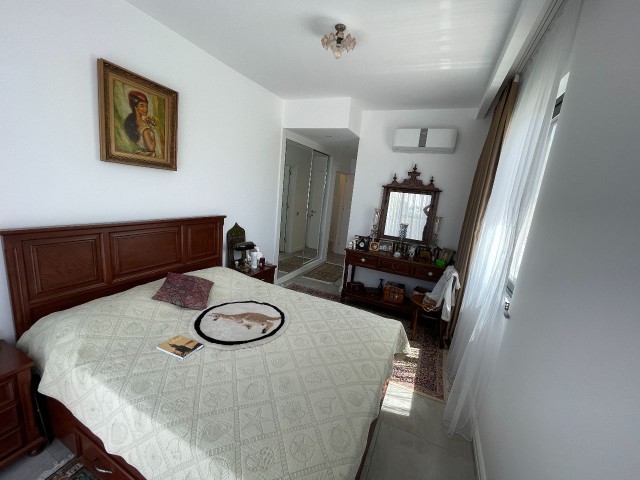 Maldivler'in güzel Esentepe bölgesinde üç yatak odalı lüks bir daire.