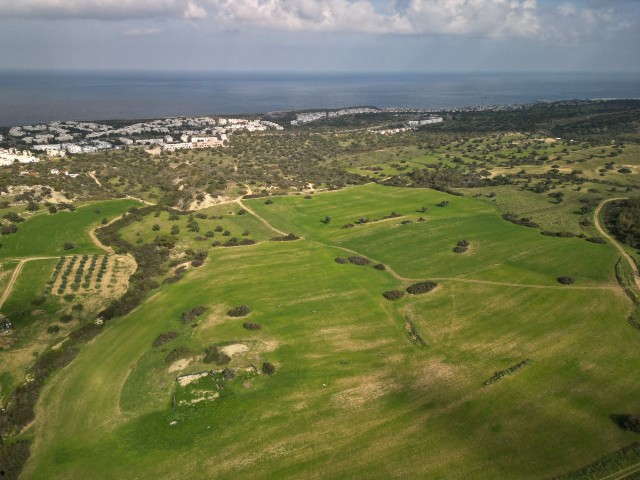 30 Dekaden Land zum Verkauf in der Region Esentepe, 1,3 km vom Golfplatz entfernt