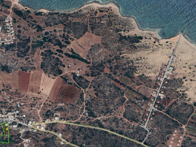 Land within the village for sale in Sadrazamköy