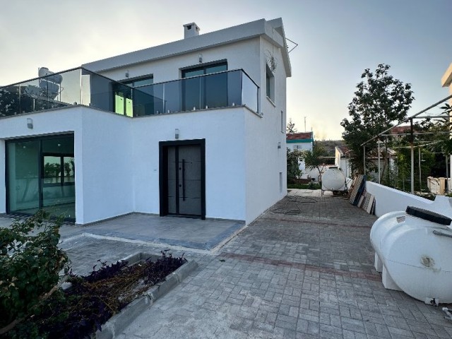 ALAGADI, 3 BEDROOM 50M FROM SEA