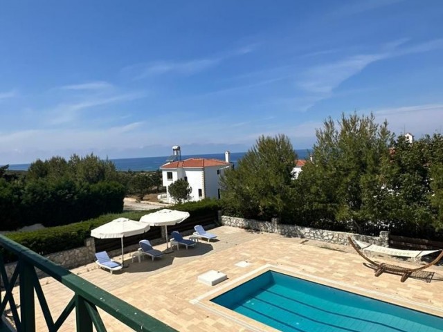 3+1 VILLA MIT MEERBLICK UND PRIVATEM POOL IN SADRAZAMKÖY