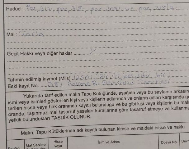 EIN EINZIGARTIGES 11-DEKAR-FELD MIT GEWERBLICHER GENEHMIGUNG IN GIRNE DİKMEN, AN DER HAUPTSTRAßE LIEGEND, 15 MINUTEN VON KYRENIA UND NIKOSIA ENTFERNT, EINE GELEGENHEIT, DIE SIE SIC