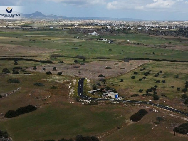 UNSER GRUNDSTÜCK MIT 24 36 GRUNDSTÜCKEN IN İSKELE BOĞAZTEPE, 450 METER ZUM MEER UND 400 METER ZUR HAUPTSTRASSE VON İSKELE KARPAZ, MIT EIGENER NEUER STRAßE, STEHT ZUM VERKAUF!!!!